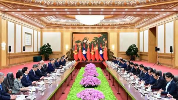 深化同志情谊 夯实务实合作｜习近平同老挝国家主席通伦在北京会谈，擘画新时代中老命运共同体新蓝图