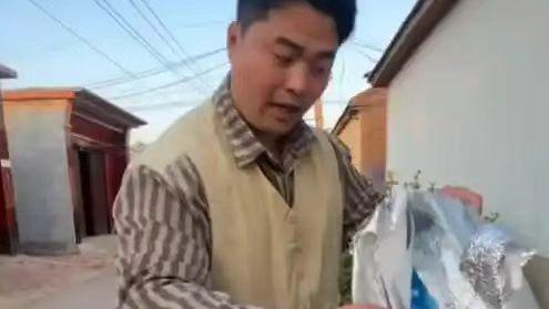 河南濮阳榴莲商家遇恶意仅退款 千里求证揭穿网购碰瓷乱象