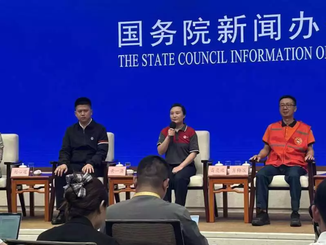 扎根乡村快递服务民生 暖心摆渡人带动群众就近增收