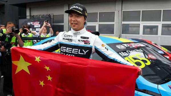 中国速度双冠！张雪机车WSBK登顶 吉利星瑞TCR首战封王