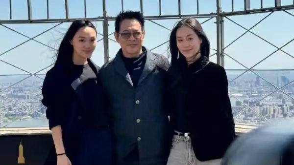 李连杰罕晒女儿合照,直面回应甲亢病情与陈年旧伤