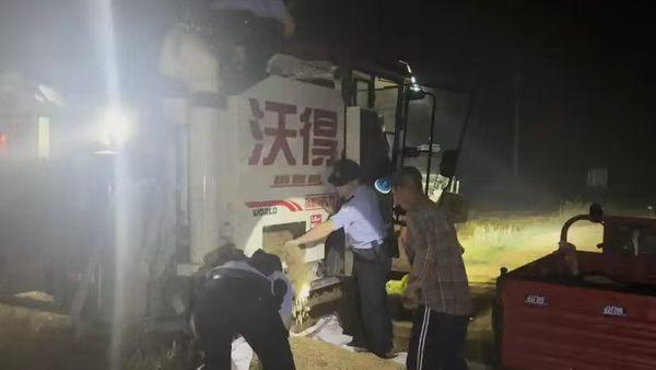 雨夜坚守显本色 一线先锋护夏收