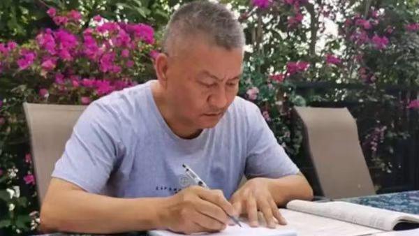 59岁“高考钉子户”梁实将迎第30次高考:自认状态极佳,仍难解“考后困惑”