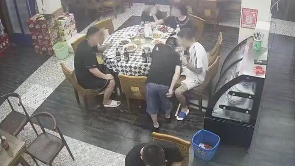 法治观察｜把维权当成敛财手段 长沙两名男子自带铁丝6天碰瓷6家餐馆涉嫌敲诈勒索被刑拘
