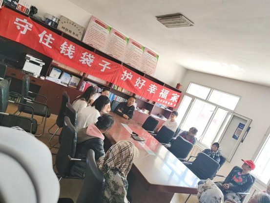 1793264357300287.png 党建引领筑牢金融防线 驻村护航守护银发安居